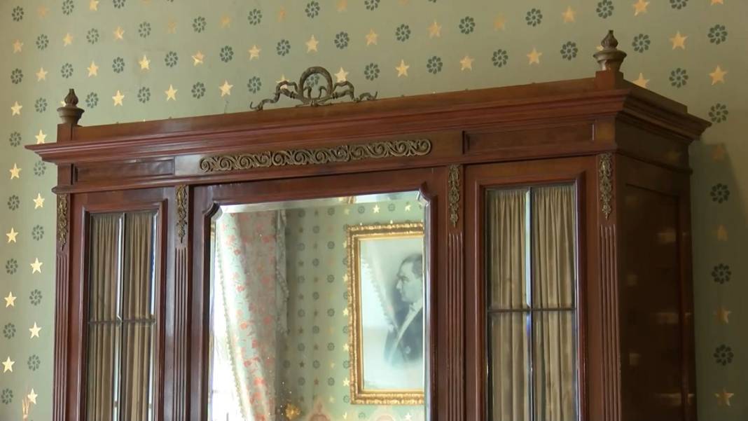 Atatürk'ün hayata gözlerini yumduğu Dolmabahçe Sarayı'ndaki odası ziyaretçilerini bekliyor 27